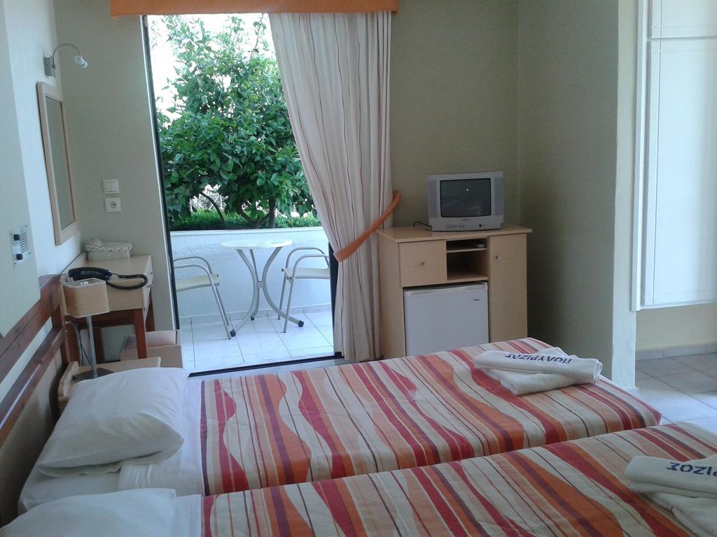 Polyrizos Hotel Rodákino Szoba fotó