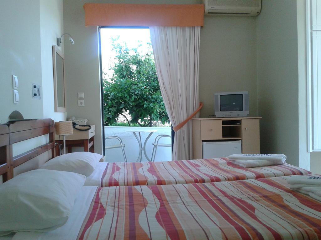 Polyrizos Hotel Rodákino Szoba fotó